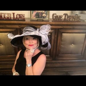 Meet your Posher, Gloria